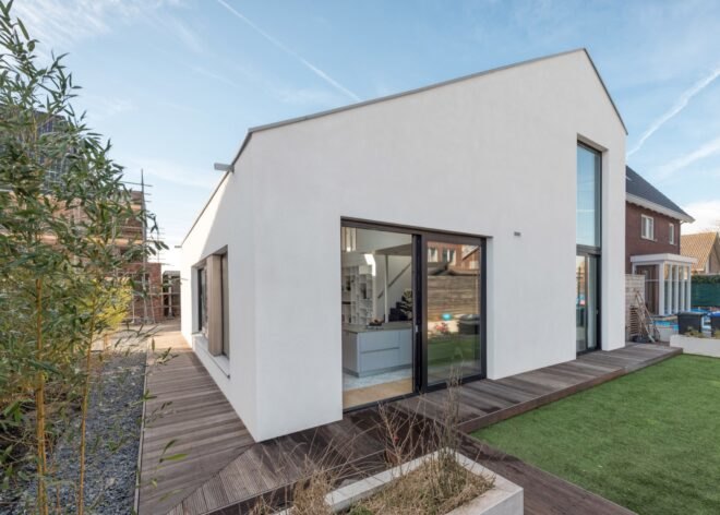 exterior view of the contemporary house with view of the backyard