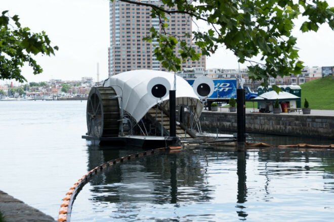 trash collecting machine on water