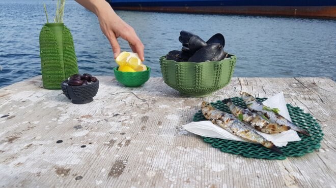 person grabbing fruit from a 3D-printed bowl