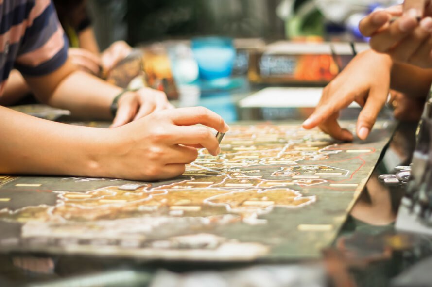kids play board game