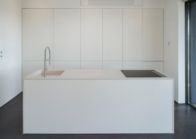 white contemporary kitchen
