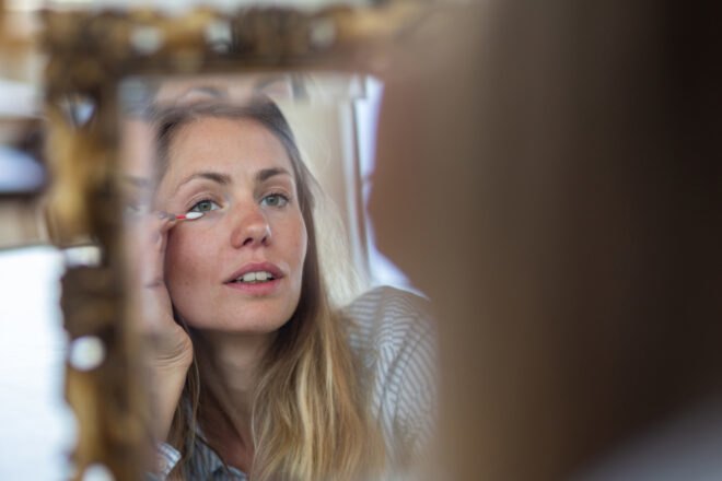woman applying makeup with reusable swab