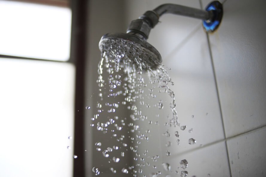 shower head with dripping water