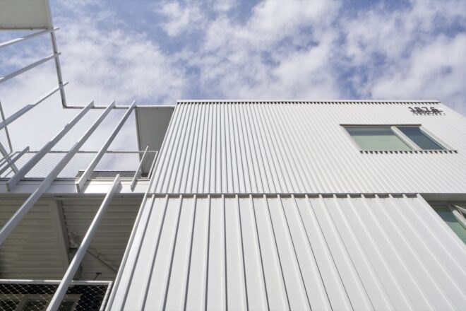 close look at the metal panels