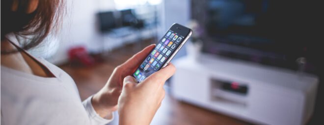 women used apps on smartphone