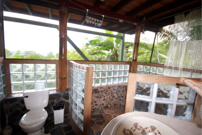 bathroom with round glassed-in wall