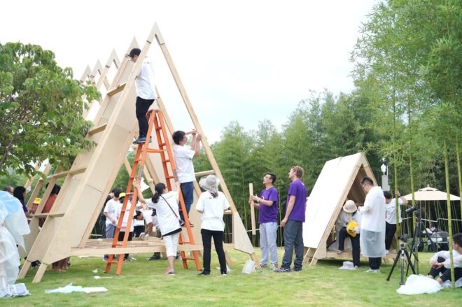 families building a triangular cabin