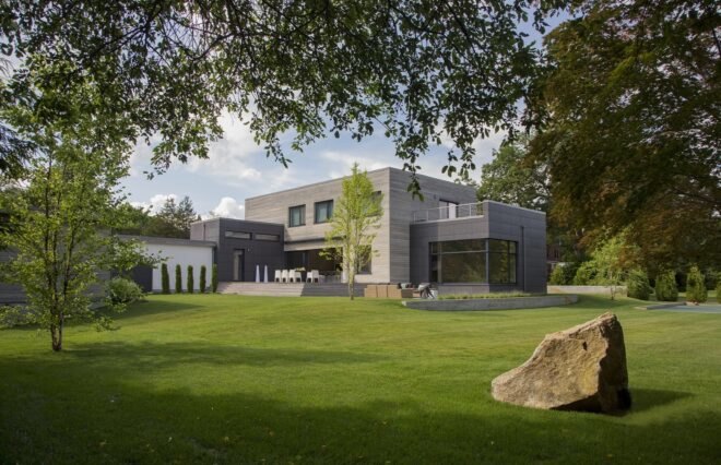 modern home design comprised of several cubed volumes