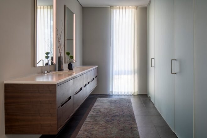 large bathroom with elongated vanity space