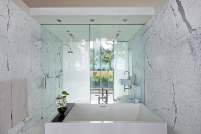 square bathtub with marble tiling