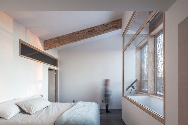 a bedroom with wood beam accent