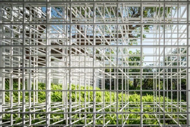 large wall made up of white bars in grid formation