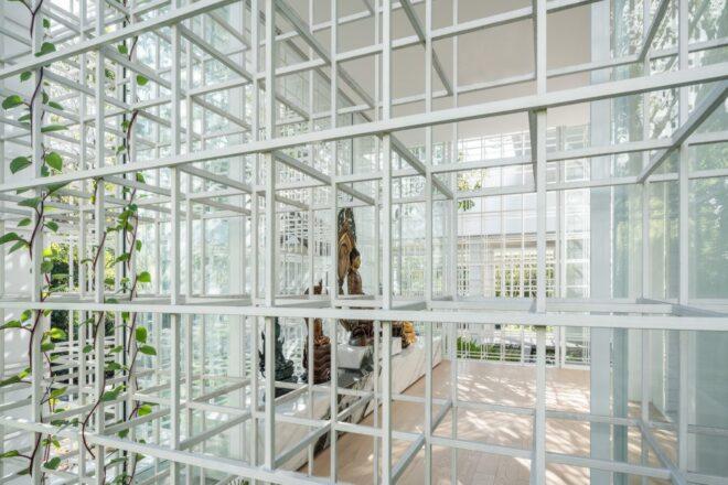 facade made up of white bars in a large grid