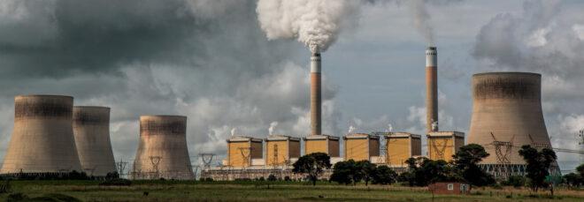 smoke coming out of a coal plant