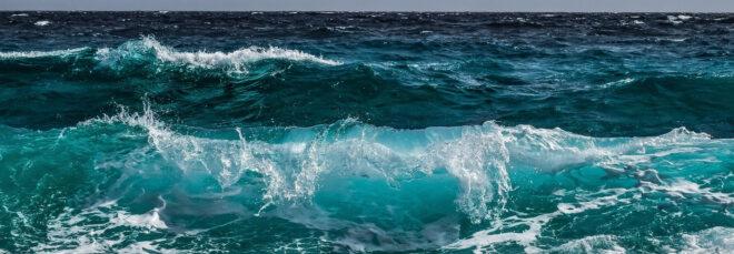 waves crashing in the ocean