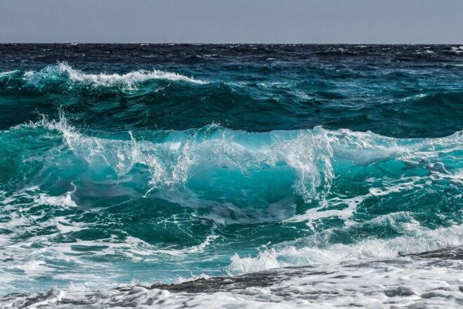 waves crashing in the ocean