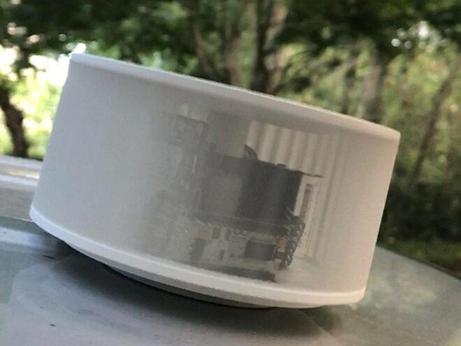 round device attached to top of car