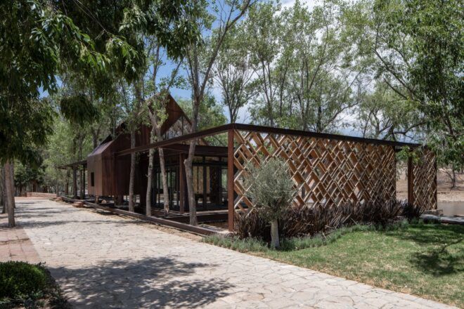 glass home with one ceramic lattice wall for privacy