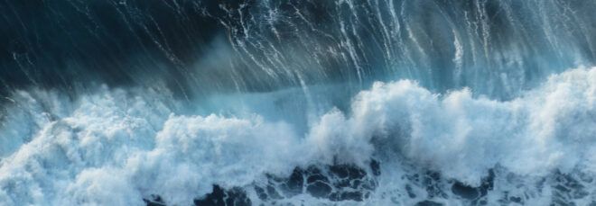 wave swell in the ocean