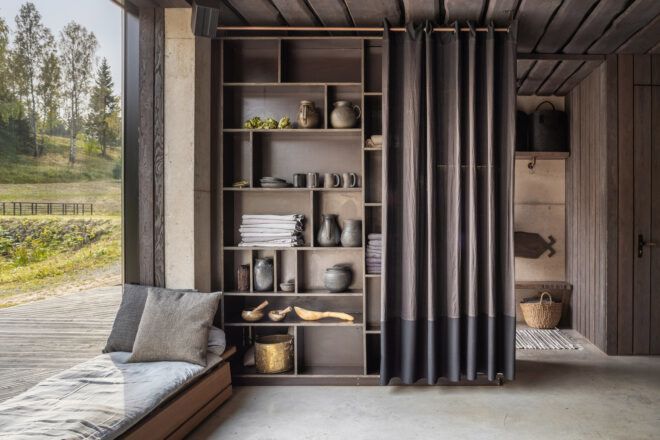 long window seat near wall of built-in bookshelves