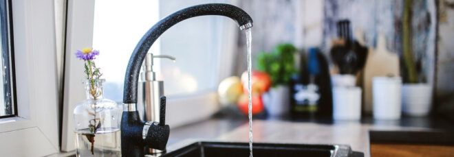 kitchen faucet running water