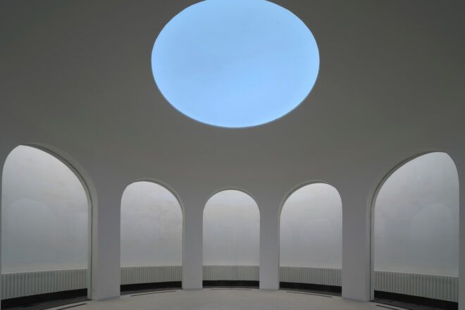 round skylight over exhibition spaces