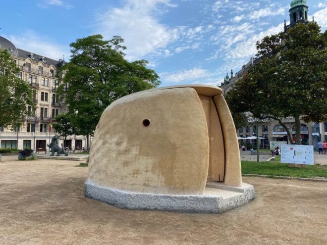 beige 3D-printed structure in a park