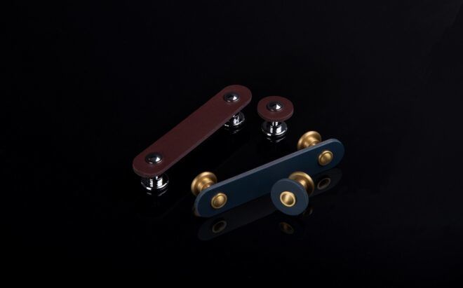 Different handle colors, red and green