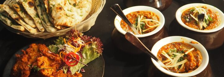 Curry bowls with a side of pita