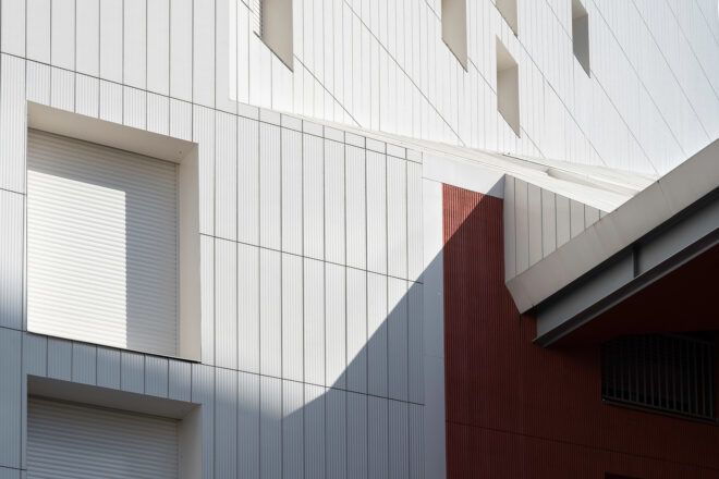 An up-close of the white tiling on the buildings