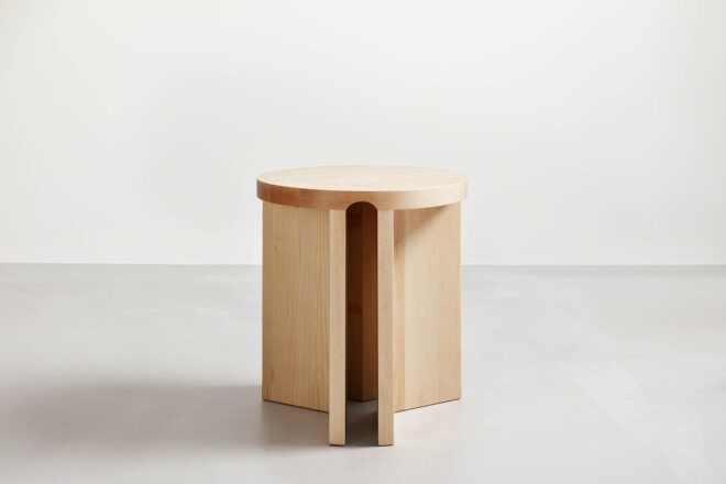 Umo accent table in oak