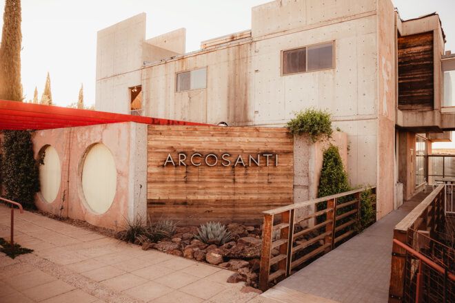 A sign that reads Acrosanti leading into the building