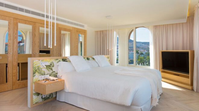 Bedroom with white sheets and quilt