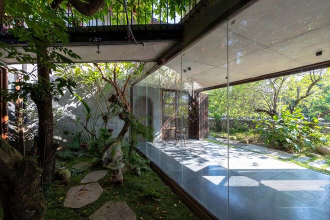 A glass window separating the outside and inside of the building