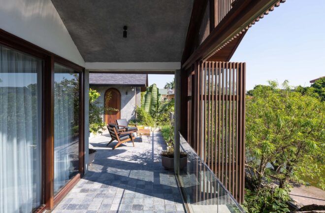 An outdoor patio out in the open to a forested area