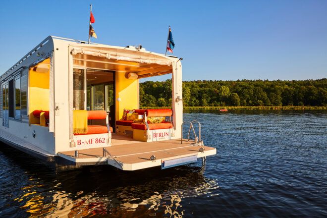 An entrance of a home boat