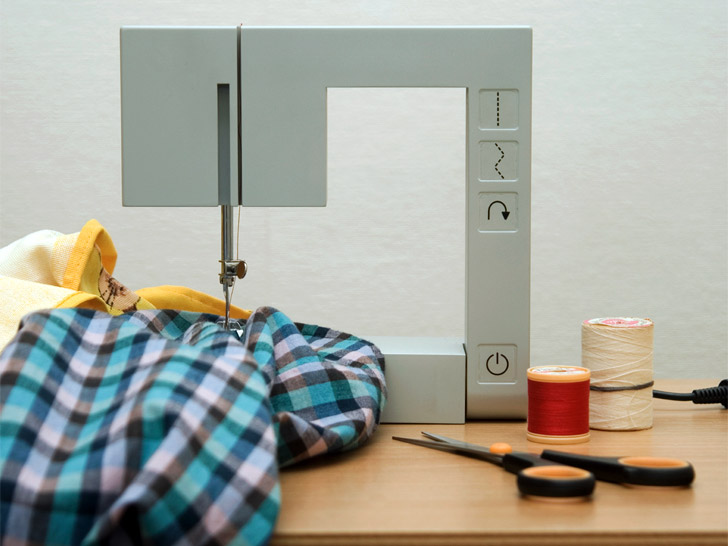 Foldable Sewing Machine | Ecouterre